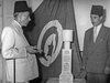 1956 - Eltaher at the tomb of Moncef Bey